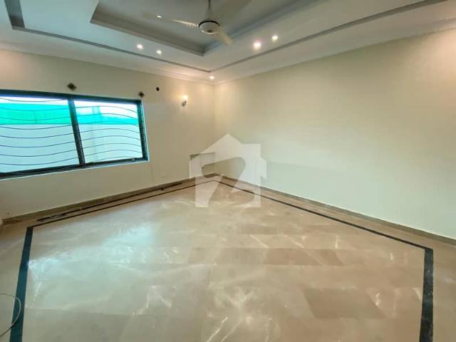 Well Maintained 5 Beds Luxury House Available For Rent In F8