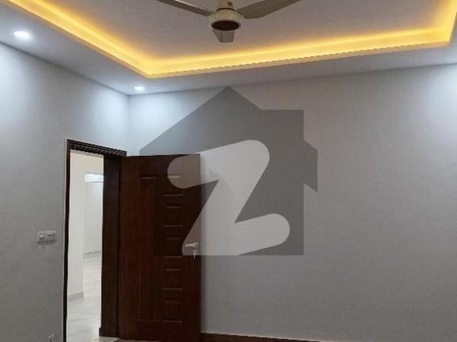 Well Maintained Corner 5 Bed Brig House available for urgent Rent in Askari 10 Sec S! Askari 10