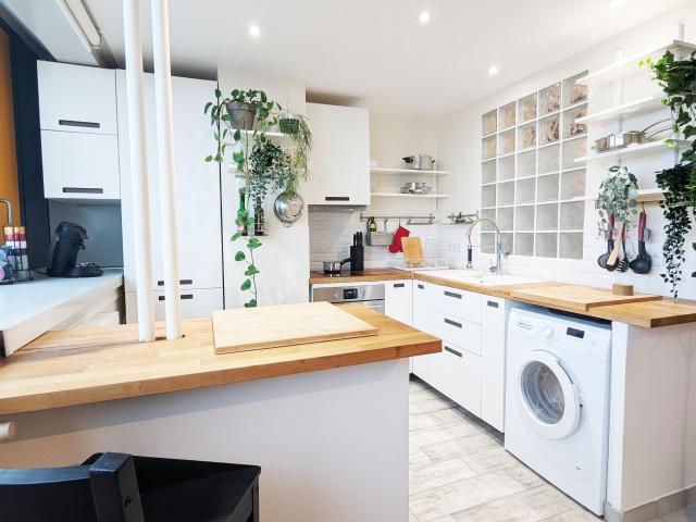 Well maintained apartment in a tower near Paris