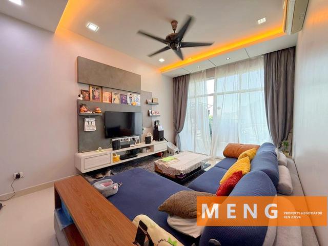 WELL Maintained Boulevard move in condition Hill view 1087sf