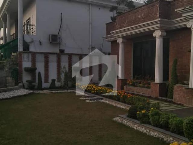 Well maintained Double Storey House Available For Sale