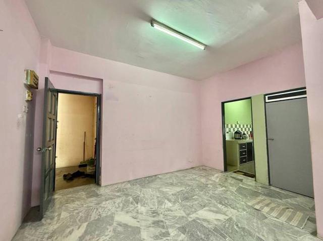 WELL MAINTAINED Daisy Apartment Taman Kinrara