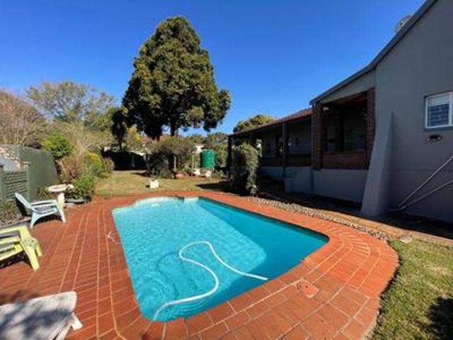 well maintained family home with bus.