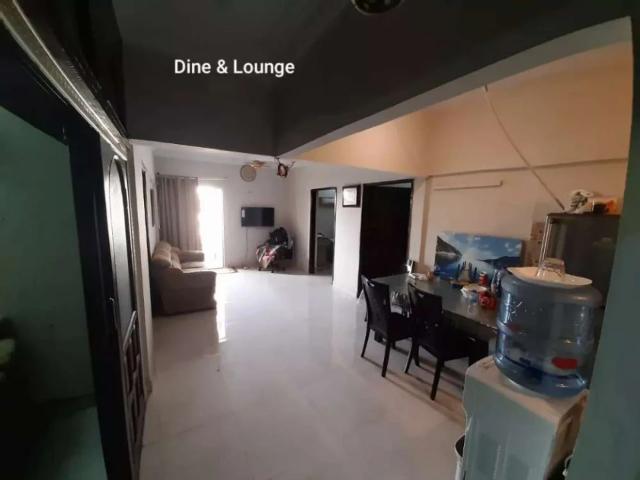 Well Maintained Flat for sale on main khalid bin waleed road. Karachi PECHS ID 28960
