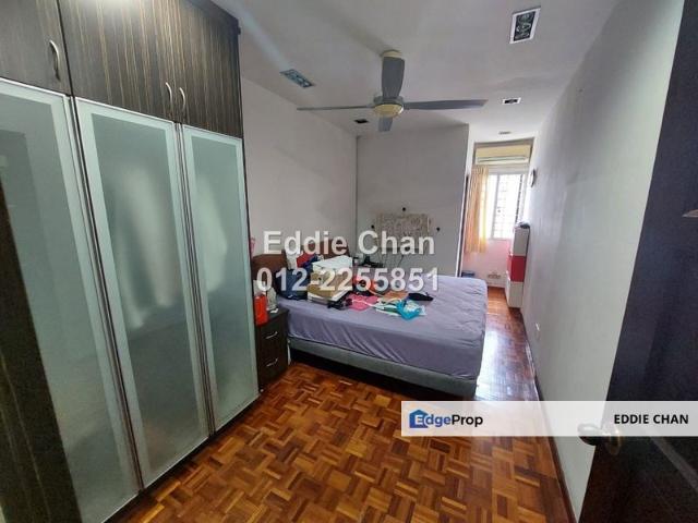 Well Maintained, Freehold, Fully Renovated, Ready Move in, 2 Storey