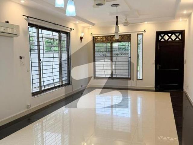 Well Maintained House For Rent In F 7