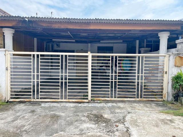 WELL MAINTAINED Single Storey Terrace Bandar Kinrara BK4 Bk 4