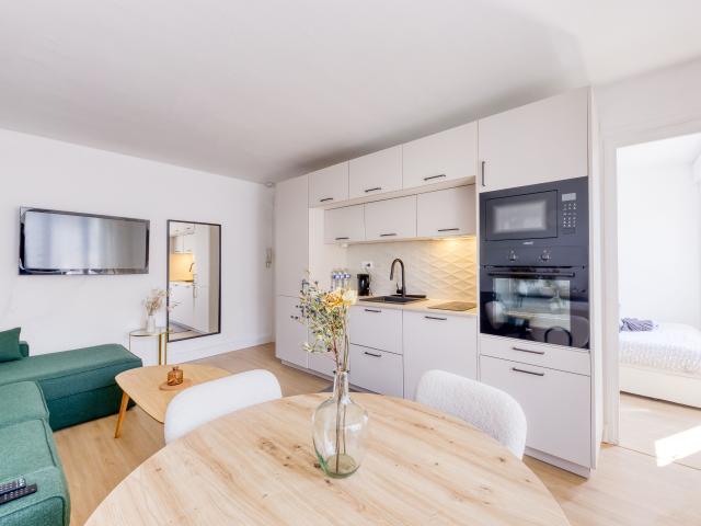 Well maintained studio in a sought after area
