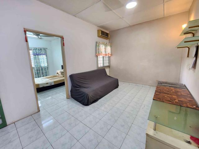 Well maintained Taman Impian Indah Sungai Buloh TownHouse Upper Floor