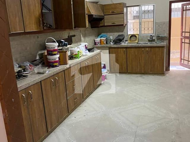 Well maintaines 400sqyd 3bed dd for rent
