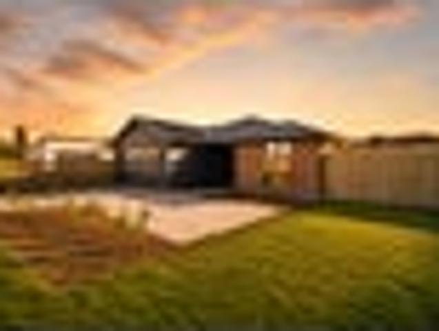 WELL APPOINTED NEW BUILD HOME ON 804sqm SECTION