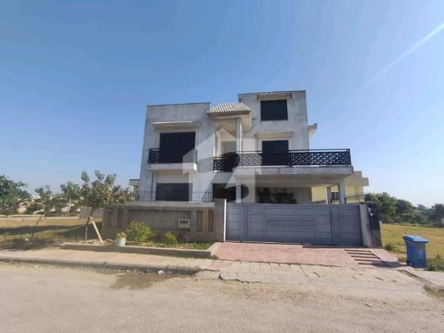 Well Constructed House Available For Sale In Gulberg Residencia