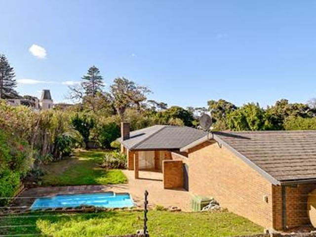 well designed family living in sough.
