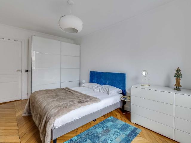 Well furnished, bright and spacious family apartment, Paris Amsterdam Apartments for Rent