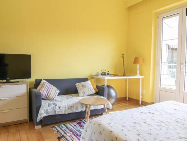 Well furnished room with balcony for rent in 7 bedroom apartment in Prosperidad