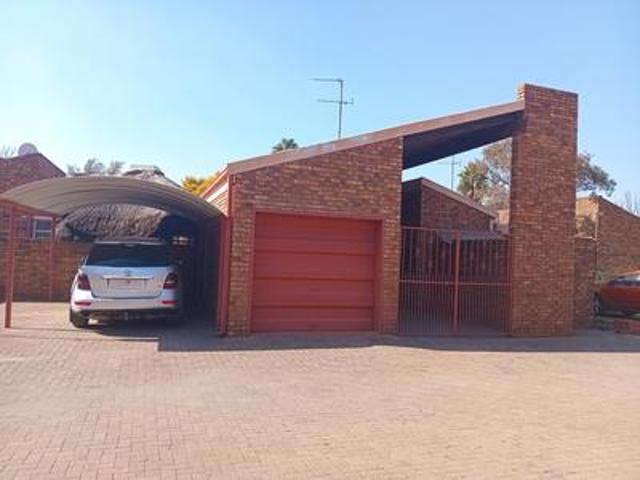 well kept 3 bedroom town house in a.