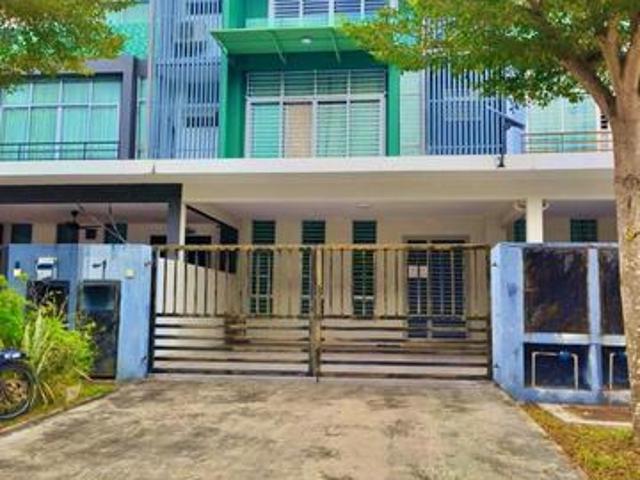Well Kept 3Storey Terrace Bangi Avenue 6R6B Move In Ready Cheap Rent