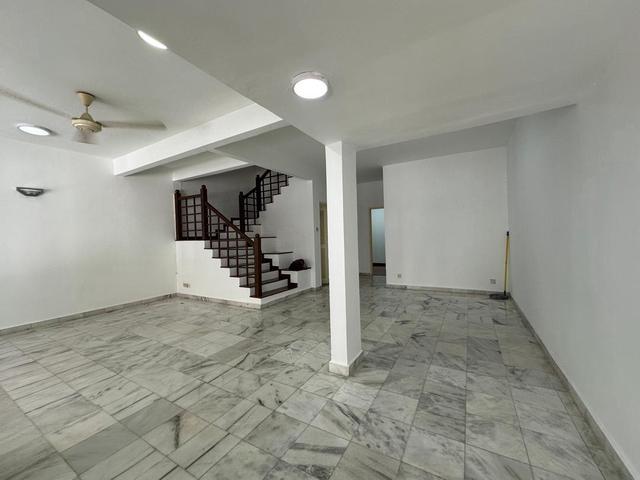 Well kept 25 storey landed house at Bdr Sri Damansara 52 rooms