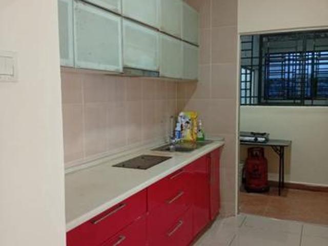 Well Kept Partial Furnish Below Market Price