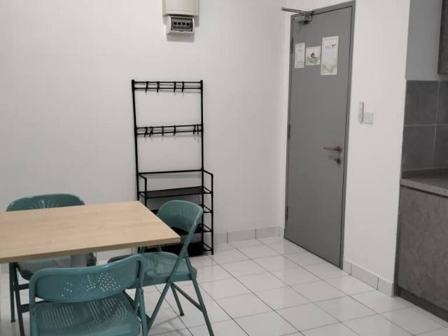 Well Lit & Welcoming Master Room at Lily Apartment, Kuchai Lama, Kuala Lumpur