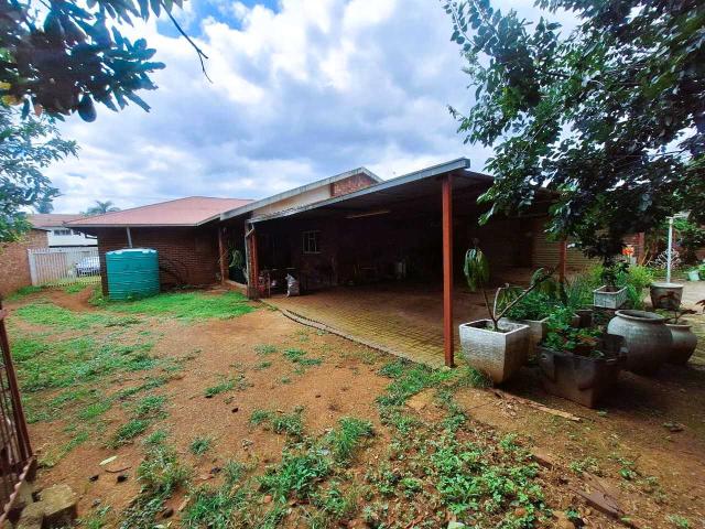 WELL LOCATED 3 BEDROOM FAMILY HOME WITH DUAL ACCESS IN DANVILLE