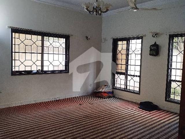 Well located 400 sq yards ground+1 house sale