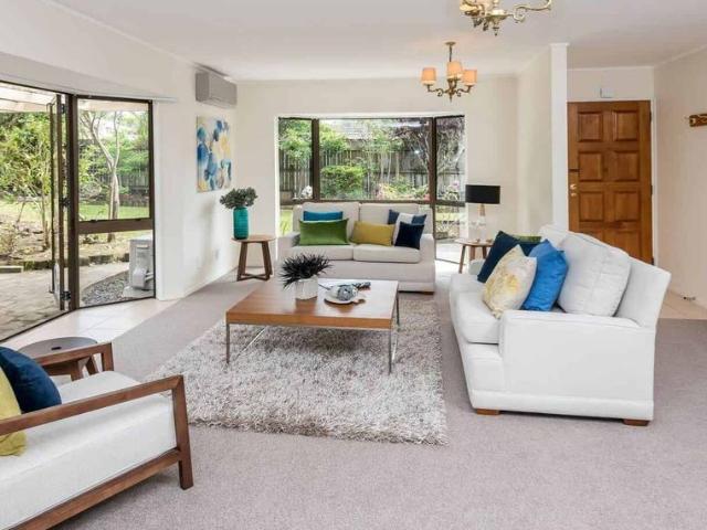 Well presented 3 bedroom brick & tile
