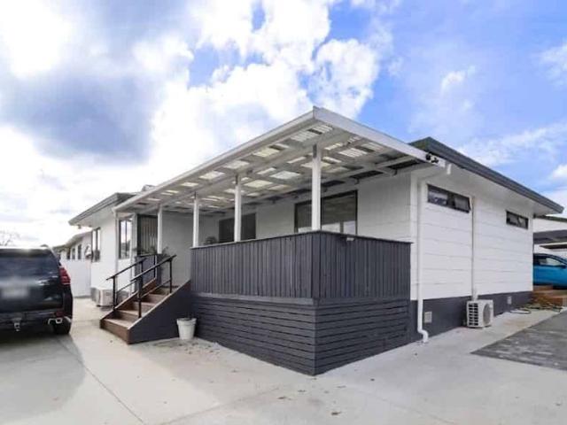 Well presented standalone home in a convenient Clendon park location!