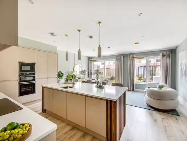 Wellfield, Park Avenue, Streamstown, Malahide, Co. Dublin is f.
