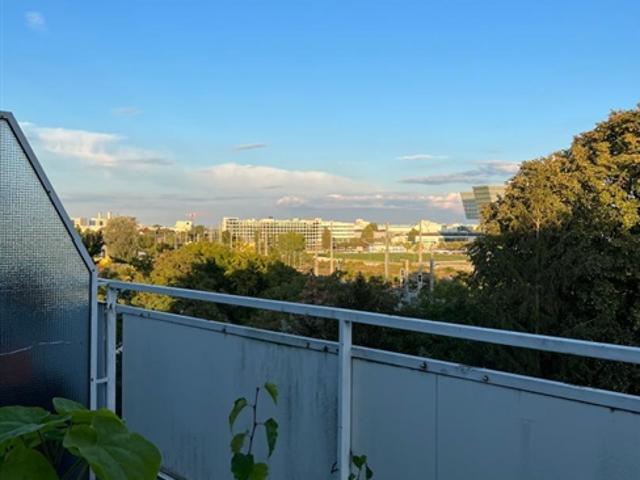 SCHÖNSTE TERRASSE IN DER RUTHNERGASSE/SANIERUNGSBEDÜRFTIGE DG WOHNUNG NÄHE SIEMENSTRASSE