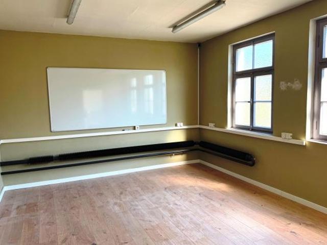 Werkstatt, Lager, Büroräume kl. Produktion Halle mit Parkplätzen 1. Etage !