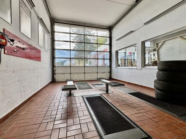 Werkstatt mit Büro + Stellplätze