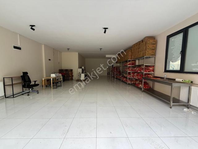 West Marinaya Yakın Merkezi Konumda 120 M2 Kiralık Dükkan !