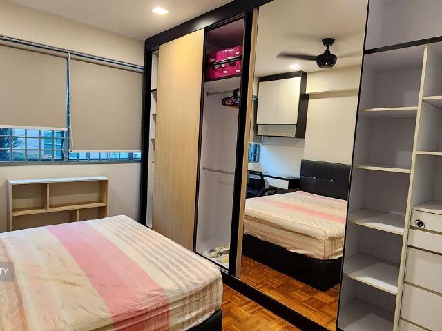 West Bay Condominium D5, Condominium