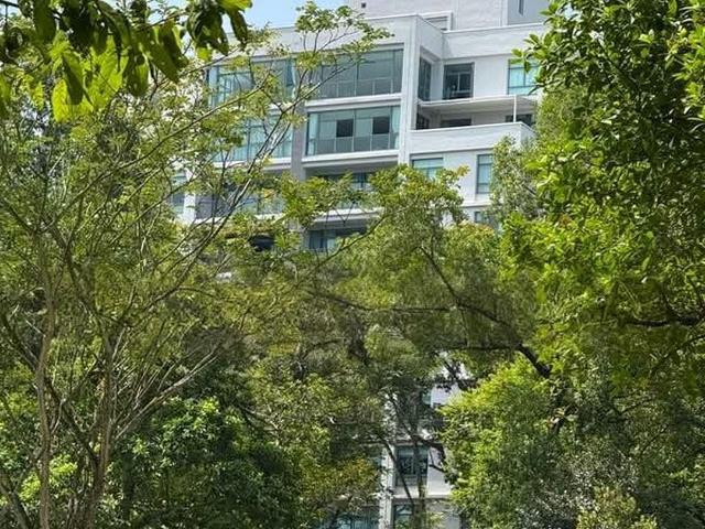 West Bay Condominium D5, Condominium