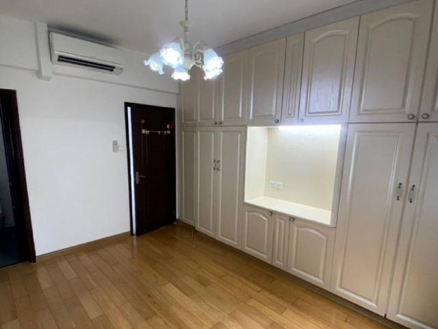 West Bay Condominium D5, Condominium