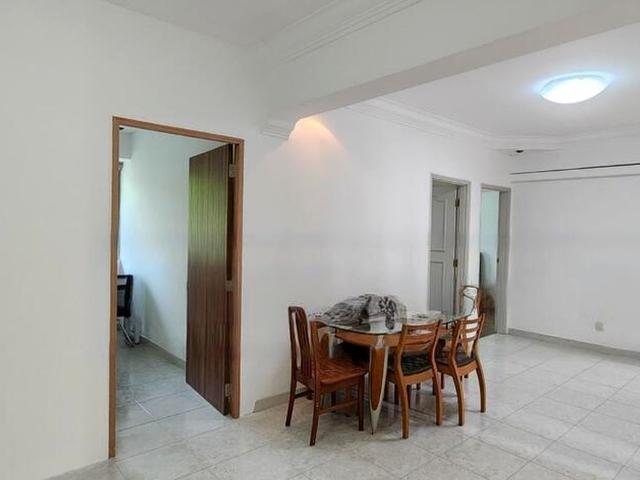West Bay Condominium D5, Condominium