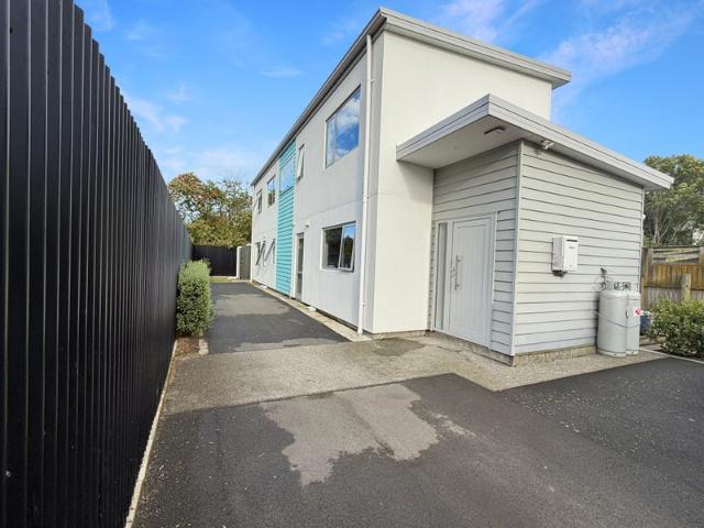 west end, 6+ bedrooms
