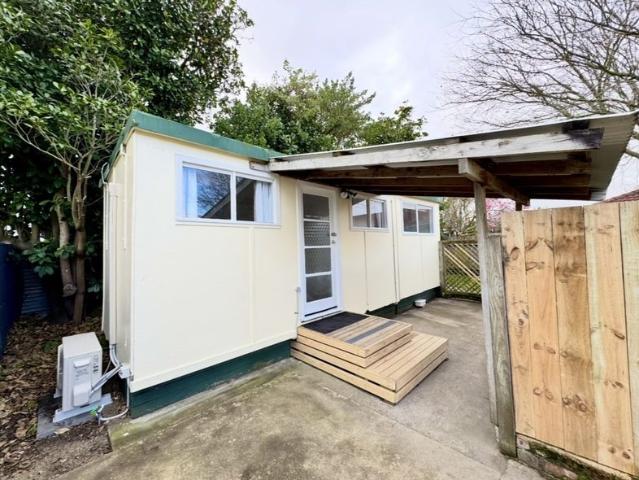 west end, 1 bedroom
