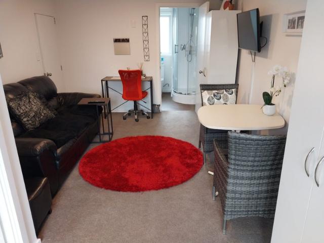 west end, 1 bedroom