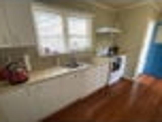 West End, 2 bedrooms, $450 pw