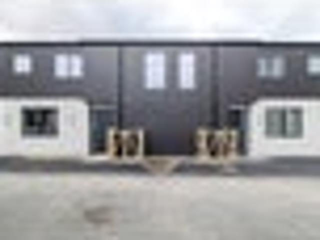 West End, 2 bedrooms, $590 pw
