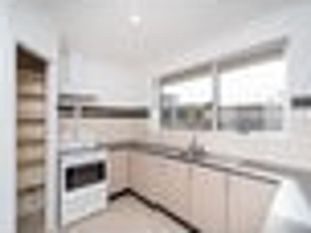 West End, 2 bedrooms, $500 pw