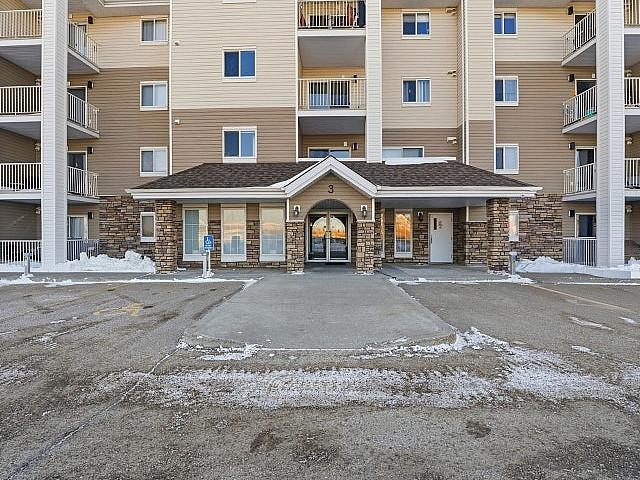 West Facing Condo In Sylvan Lake