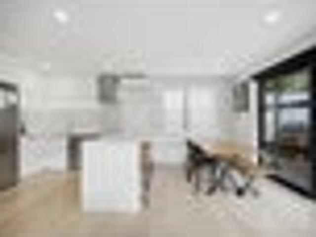 West Harbour, 3 bedrooms, $700 pw
