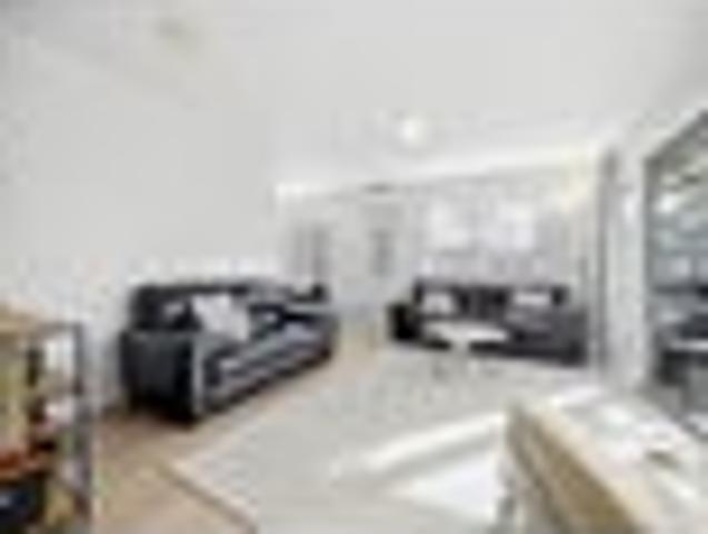 West Harbour, 3 bedrooms, $700 pw