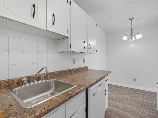 Westbury House Apartments 2 Bedroom Apartment for Rent at 720 15 Ave Sw, Calgary, AB T2R 0R6 Beltline