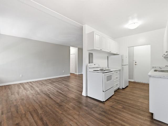 Westgate Towers II 2 Bedroom Apartment for Rent at 300 Main St W, Hamilton, ON L8P 1J8 Strathcona
