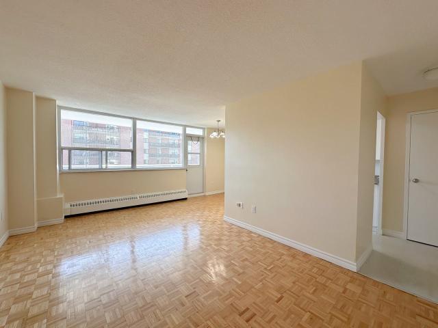 Westdale Apartments 1 Bedroom Apartment for Rent at 25 Paisley Blvd W, Mississauga, ON L5B 1E3 Cooksville