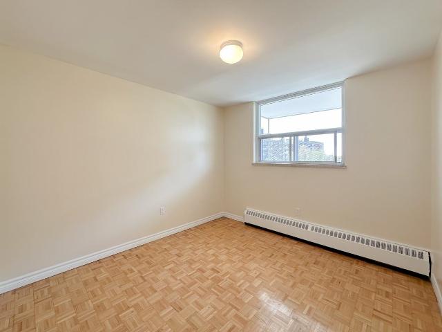 Westdale Apartments 2 Bedroom Apartment for Rent at 25 Paisley Blvd W, Mississauga, ON L5B 1E3 Cooksville